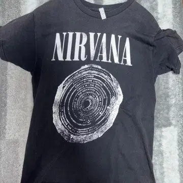NIRVANA 블랙 T셔츠 M 사이즈