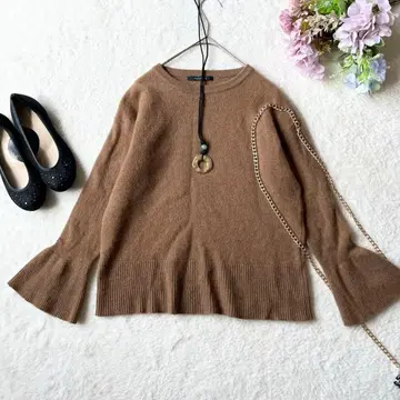 [ MACPHEE ] 베이지 플레어 슬리브 스웨터 S