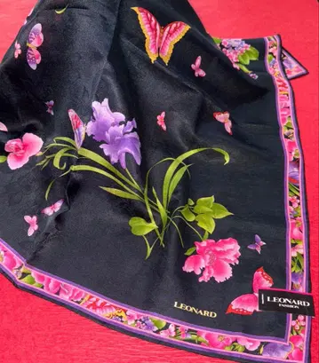 레오나르 손수건 스카프 실크 혼방 나비 & 꽃무늬 새상품