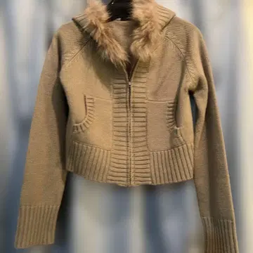 후드 부착 베이지 크롭 니트 스웨터