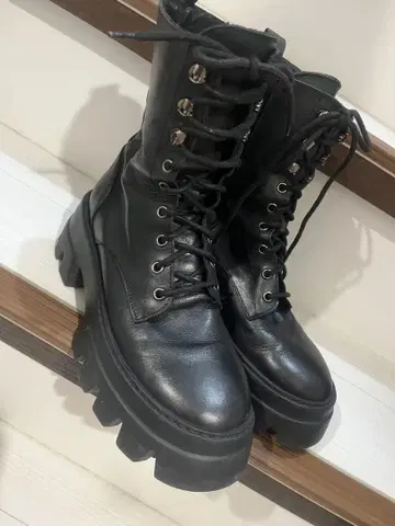 통굽 가죽 밀리터리 부츠 블랙