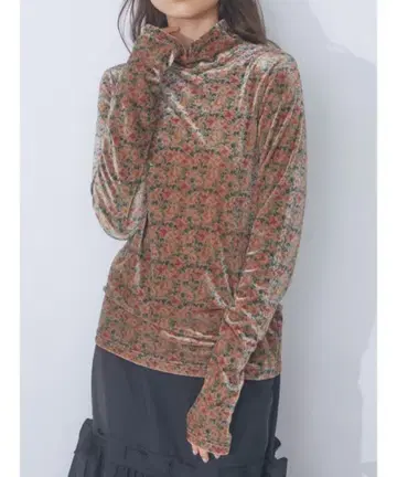 merry jenny 플라워 프린트 터틀넥 긴팔 즉시 구매 가능