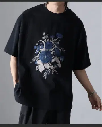 꽃무늬 자수 블랙 오버 사이즈 T셔츠