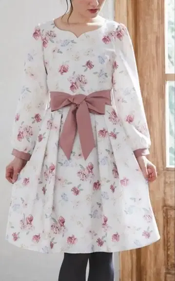 토코 허리 리본 장식 하트넥 플라워 프린트 원피스