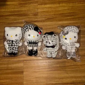 새상품 헬로키티 흑백 걸리시 쌍둥이 코디 봉제 인형 키링