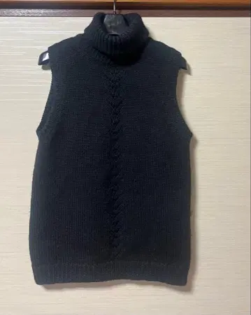 [ 가격 인하 가능 ] 저널 스탠다드 빈티지 큼직한 하이넥 니트 베스트