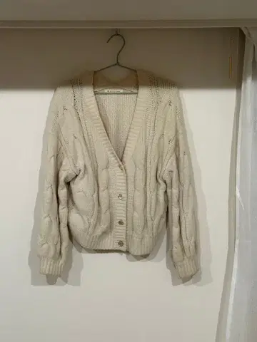 MAJESTIC LEGON 크림색 케이블 니트 가디건