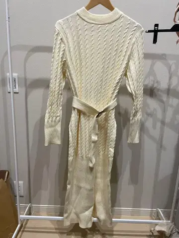 [11월 처분] dazzlin 케이블 짜임 니트 원피스 아이보리