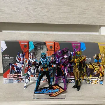 S.H.Figuarts 가면라이더 갓챠드 마제이드 발바르도