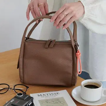 디스코트 참 소프트 스퀘어 숄더백