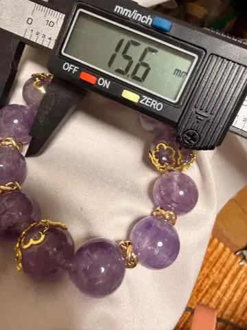 여성을 위한 힐링 디자인 팔찌 | 내면을 빛나게 하는 고급 퍼플