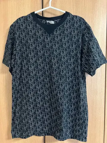 로고 패턴 반팔 티셔츠 블랙