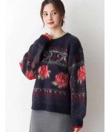 카르나무르 로즈 & 리본 자카드 니트