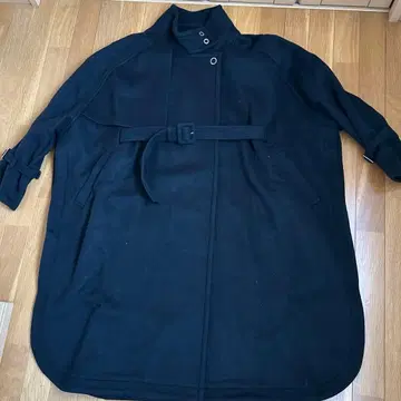 MATURED 케이프 롱 코트 블랙