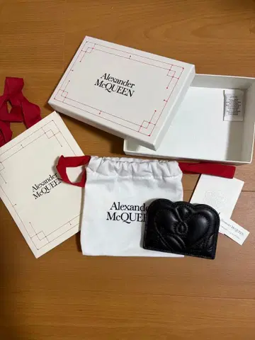 새상품 Alexander McQueen 블랙 카드 케이스 하트