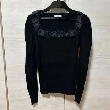 TOCCA 블랙 프릴 긴팔 상의