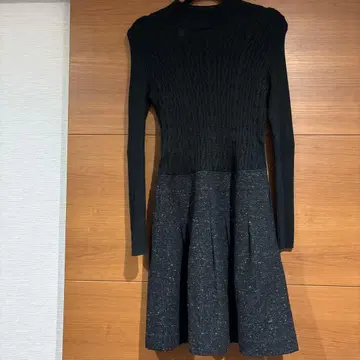 스체쏘 SUTSESO 블랙 니트 원피스 터틀넥