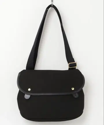 블랙 캔버스 숄더백 Brady Avon 숄더백