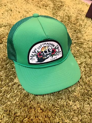 SOFTMACHINE 스컬 자수 메쉬 캡 그린