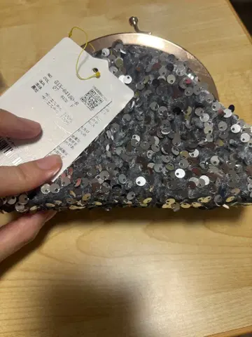 실버 스팽글 클러치백