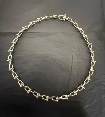 하드웨어 목걸이