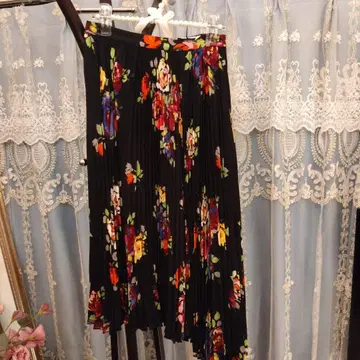 미사용 새상품 kate spade 꽃무늬 비대칭 플리츠 스커트