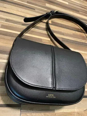 A.P.C. BETTY 백. 블랙