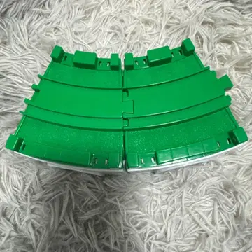 프라레일 토마스 그린 컬러 곡선 레일과 터널 벽면