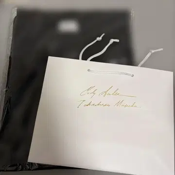 코디 선더슨 x 마스다 타카히사 블랙 티셔츠, 쇼핑백 세트