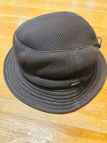 GOODENOUGH 메쉬 버킷햇 브라운