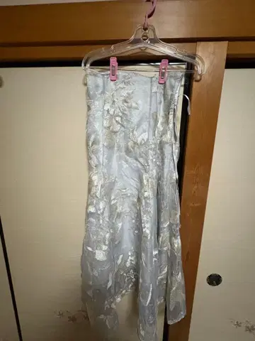 dazzlin 실버 자수 플레어 스커트