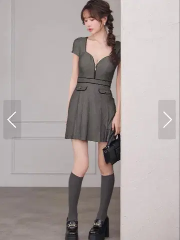 라메 프론트 지퍼 하이웨스트 플리츠 미니 드레스