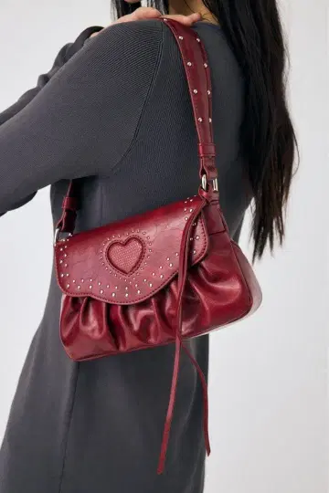 MOUSSY HEART GATHER STUDS 백 빨간색