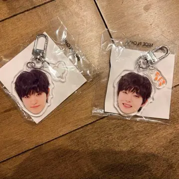treasure 지훈 얼굴 아크릴 키링 (  )