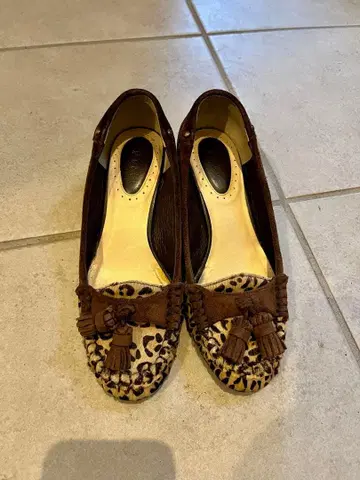 피티 애니멀 레오파드 무늬 송치 펌프스 태슬 로퍼 22cm