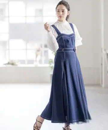 다크 데님 슬리브리스 A라인 원피스