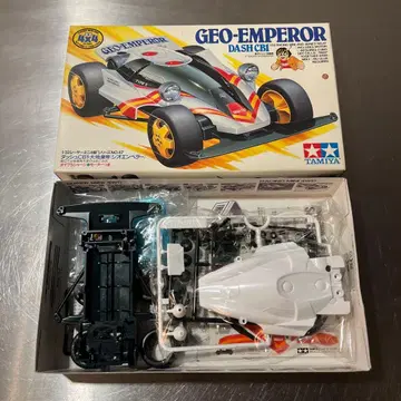타미야 당시물 미니4구 DASH CB1 엠퍼러 화이트 벨