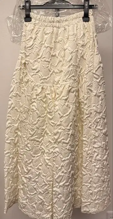 새상품 마차트 롱 스커트 아이보리