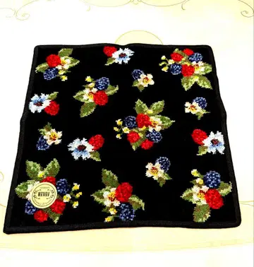 새상품 페이 타월 손수건 블랙 스트로베리 패턴 대형 30x30