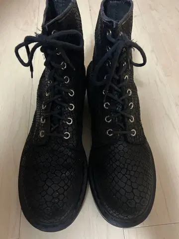 닥터마틴 8홀 신발 블랙