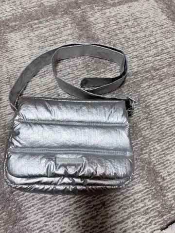 beyond the vines 푸피 백 실버