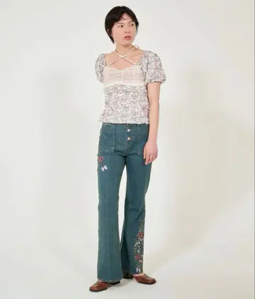 자수 장식 데님 플레어 팬츠 TINA:JOJUN