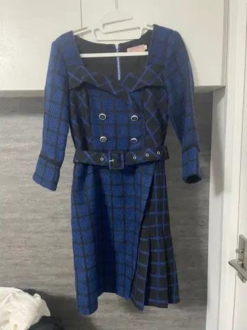 SOBRE 파랑블랙 체크 무릎 기장 원피스