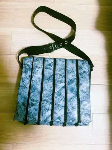 장 폴 고티에 그레이 숄더백