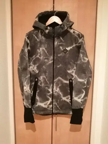 Quiksilver 퀵실버 후드 부착 점퍼 그레이 화이트 M