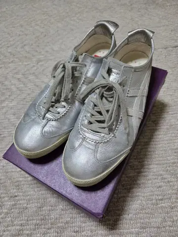 오니츠카타이거 26cm 실버 일본제 멕시코66 DX