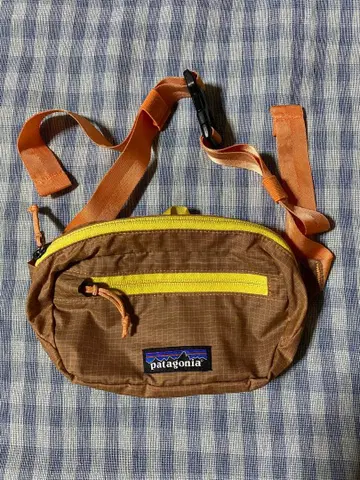 파타고니아 울트라라이트 블랙홀 미니 힙 팩 레어 컬러