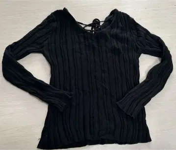 리브 블랙 V넥 스웨터