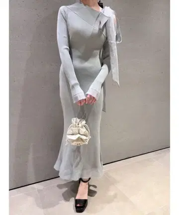 미사용 새상품 숄더 리본 비대칭 니트 원피스 민트 블루