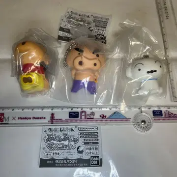 가챠 짱구는 못말려(크레용 신짱) 후뉴후뉴 마스코트 3종 세트입니다.